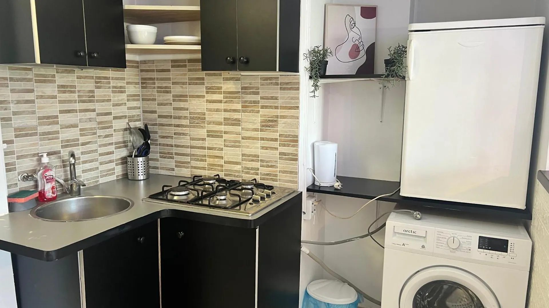 Bucharest Ultracentral Studio Apartment 0*,
